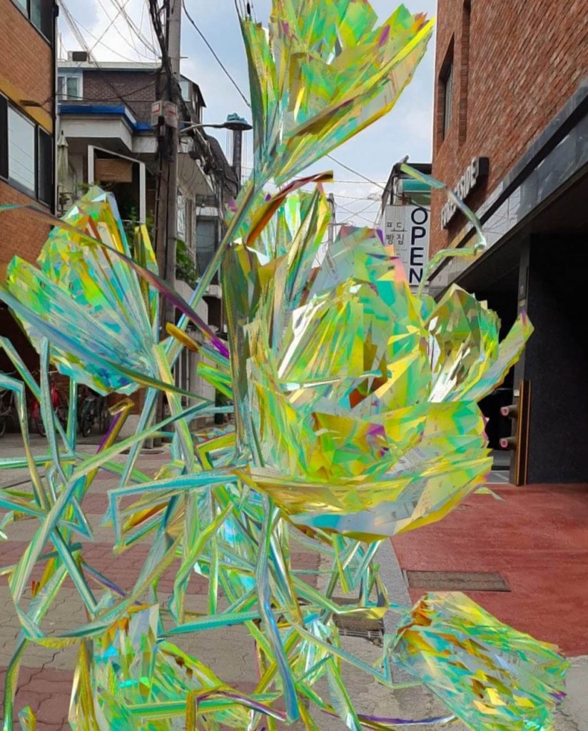 Samantha Blumenfeld, This Tangled Season, Augmented reality installation/acrylic sculpture with screenprint, 2x2m(virtual)–physical, Open edition, 2022